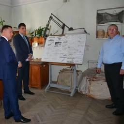О создании центра договорились в ходе визита заместителя руководителя Росрыболовства Петра САВЧУКА в Керченский филиал АзНИИРХ. Фото пресс-службы института