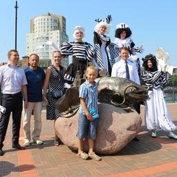 Открыл памятник победитель детского конкурса на лучшую идею скульптуры Петр ЗОРОАСТРОВ. Фото пресс-службы городской администрации