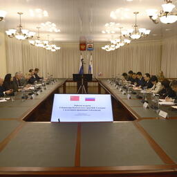 Губернатор Камчатского края Владимир СОЛОДОВ провел рабочую встречу с делегацией провинции Хэйлунцзян во главе с вице-губернатором ЮЙ Цзяном. Фото пресс-службы правительства Камчатки