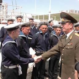 Подъем флага на новом пограничном сторожевом корабле. Владивосток, май, 2007 г.
