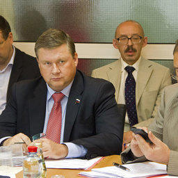 Депутат Государственной Думы РФ Георгий КАРЛОВ (слева)