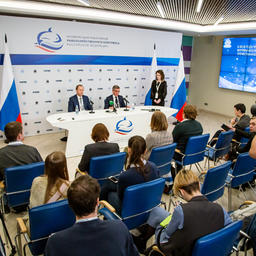 Замруководителя Росрыболовства Василий СОКОЛОВ и президент ВАРПЭ Герман ЗВЕРЕВ на пресс-конференции