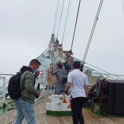 Встречающие смогли сами побывать на легендарном паруснике