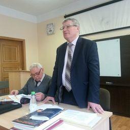 Председатель первичной профсоюзной организации ПБТФ, зампредседателя Приморской краевой организации профсоюза работников рыбного хозяйства Петр КИСЕЛЕВ и председатель краевой организации Владимир НАГОРНЫЙ