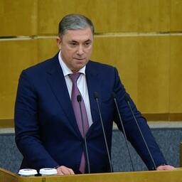 Представлял законопроект от правительства и отвечал на вопросы депутатов заместитель министра сельского хозяйства Максим УВАЙДОВ