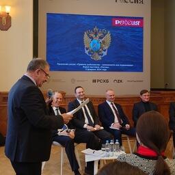 «Чем толще правила, тем меньше рыбы», — выдвинул тезис президент Ассоциации рыбохозяйственных предприятий Приморья Георгий МАРТЫНОВ
