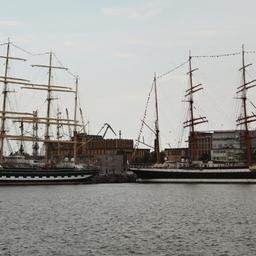Четырехмачтовые барки Росрыболовства «Седов» и «Крузенштерн» снова встретились в Гдыне. Фото Александра Кучерука.