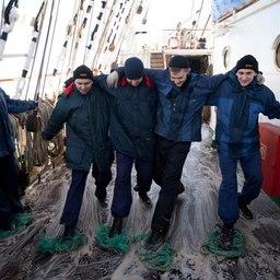 Перед заходом в порт на борту прошла большая приборка. Фото Александра Кучерука.