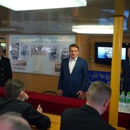 Глава ведомства встретился с экипажем и курсантами – участниками кругосветки. Фото пресс-службы ФАР
