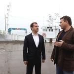 Председатель Правительства РФ Дмитрий МЕДВЕДЕВ и гендиректор ООО ПКФ «Южно-Курильский рыбокомбинат» Константин КОРОБКОВ. Фото пресс-службы Правительства РФ.