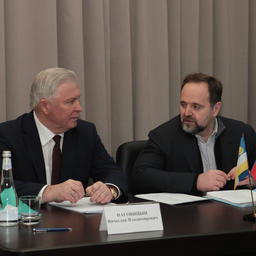 Глава Бурятии Вячеслав НАГОВИЦЫН и министр природных ресурсов и экологии РФ Сергей ДОНСКОЙ. Фото пресс-службы правительства РБ