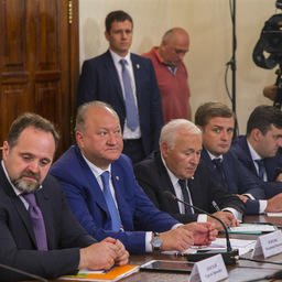 Вопрос содержания арестованных рыболовных судов подняли на встрече премьер-министра Дмитрия Медведева с рыбопромышленниками Дальнего Востока. Фото пресс-службы правительства Камчатского края