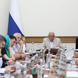 Итоги расчистки Гудийской протоки Терека обсудили на специальном совещании под руководством премьер-министра Дагестана Абдулмуслима АБДУЛМУСЛИМОВА. Фото пресс-службы правительства республики