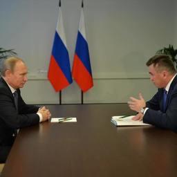 Президент Владимир Путин провел беседу с губернатором Приморья Владимиром Миклушевским о положении дел в рыбной отрасли. Фото пресс-службы администрации края