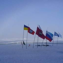 Российская научная экспедиция «Арктика-2007». Северный ледовитый океан, август, 2007 г.