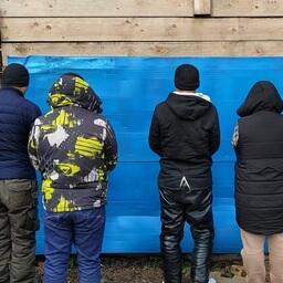 Задержаны четверо иностранных граждан. Кадр оперативной съемки