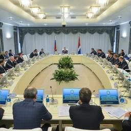 Заместитель Председателя правительства РФ, полномочный представитель Президента в ДФО Юрий ТРУТНЕВ провел во Владивостоке совещание по подготовке к Восточному экономическому форуму. Фото пресс-службы администрации Приморья
