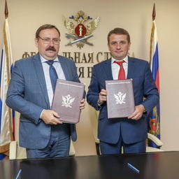 Директор Федеральной службы исполнения наказаний Александр КАЛАШНИКОВ и руководитель Росрыболовства Илья ШЕСТАКОВ подписали соглашение о сотрудничестве. Фото пресс-бюро ФСИН России