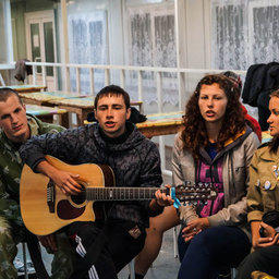 Спортивные соревнования, песни у костра и концерты для местных жителей – эта сторона жизни студотрядовцев запоминается больше всего. Фото – ПРО МООО «РСО».