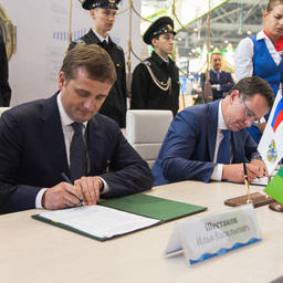 Руководитель Росрыболовства Илья Шестаков и зампредседателя правления ОАО «Россельхозбанк» Дмитрий Сергеев подписали соглашение о взаимодействии по реализации мероприятий госпрограммы «Развитие рыбохозяйственного комплекса»