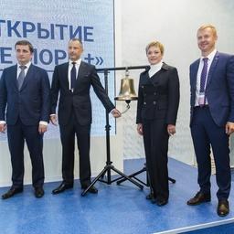 Заместитель министра сельского хозяйства – руководитель Росрыболовства Илья ШЕСТАКОВ, директор ООО «Управляющая компания КАРАТ» Виталий ОРЛОВ, губернатор Мурманской области Марина КОВТУН, старший вице-президент ПАО «Сбербанк» Анатолий ПОПОВ. Фото пресс-службы правительства региона