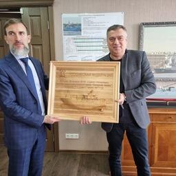 Генеральный директор Северной Верфи Михаил НЕНЮКОВ и генеральный директор рыболовецкой компании «Вирма» Вячеслав СТУРЗУ. Фото предоставлено Союзом рыбопромышленников Карелии