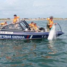 Из воды извлекли несколько сетей. Фото пресс-службы заповедника