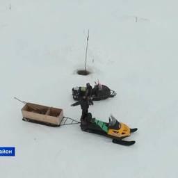 Не разобравшись, браконьеры стали позировать перед дроном рыбоохраны. Кадр видео Нижнеобского теруправления Росрыболовства