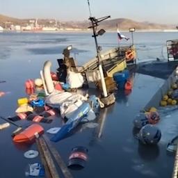 Затонувший краболов предполагается поднять со дна. Фрагмент из видео