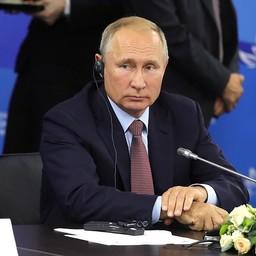 На полях Восточного экономического форума президент Владимир ПУТИН провел встречу с представителями зарубежных деловых кругов. Фото пресс-службы главы государства