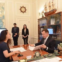 Договоры о предоставлении долей инвестквот 28 декабря подписали представители компаний и замруководителя Росрыболовства Петр САВЧУК. Фото пресс-службы федерального агентства
