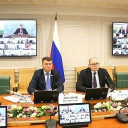 Круглый стол, посвященный вопросам поддержки развития гражданского судостроения и судоремонта в России. Фото пресс-службы Совета Федерации