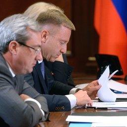 Глава Минобрнауки Дмитрий Ливанов и временно исполняющий обязанности главы Республики Коми Вячеслав Гайзер. Фото пресс-службы Правительства РФ.