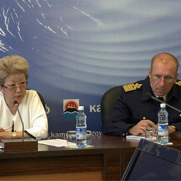 Врио заместителя председателя правительства края Валентина БРОНЕВИЧ и руководитель Северо-Восточного теруправления Росрыболовства Александр ХРИСТЕНКО. Фото пресс-службы правительства региона