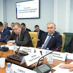 Предстоящая лососевая путина обсуждалась на совещании в Совете Федерации. Фото пресс-службы СФ
