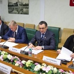 Первый вице-спикер Совета Федерации Николай Федоров провел совещание по поправкам в закон об аквакультуре. Фото прес-службы СФ