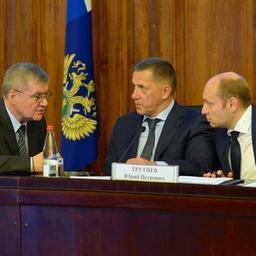 Генпрокурор Юрий ЧАЙКА, вице-премьер - полпред президента в ДФО Юрий ТРУТНЕВ и министр по развитию Дальнего Востока Александр ГАЛУШКА. Фото пресс-службы Минвостокразвития