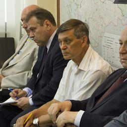 Президент ВАРПЭ Александр ФОМИН (второй слева) и председатель правления ассоциации «Росрыбхоз» Василий ГЛУЩЕНКО (крайний справа)