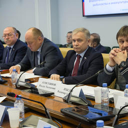 Рабочая группа Совета Федерации рассмотрела резонансный законопроект о продаже 50% крабовых квот через аукционы. Фото пресс-службы СФ