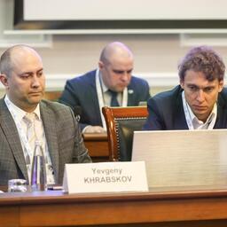 Управляющий директор «РСХБ — Страхование» Евгений ХРАБСКОВ и коммерческий директор исследовательской компании NTech Дмитрий ТРИФОНОВ. Фото Николая Гернета, фотобанк фонда «Росконгресс»