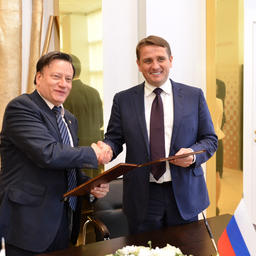 Меморандум подписали посол Панамы Лекаро БАРСЕНАС и заместитель министра сельского хозяйства России – руководитель Росрыболовства Илья ШЕСТАКОВ. Фото пресс-службы ФАР