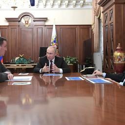 Внедрение системы электронной ветеринарной сертификации президент Владимир ПУТИН обсудил с главой Минсельхоза Дмитрием ПАТРУШЕВЫМ и руководителем Россельхознадзора Сергеем ДАНКВЕРТОМ. Фото пресс-службы главы государства