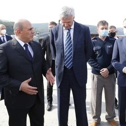 Премьер-министр Михаил МИШУСТИН в Магаданском морском порту. Фото пресс-службы правительства РФ