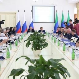 Руководитель Росрыболовства Илья ШЕСТАКОВ и глава Дагестана Рамазан АБДУЛАТИПОВ провели совещание по эффективному использованию промысловых видов Каспийского моря. Фото пресс-службы главы республики