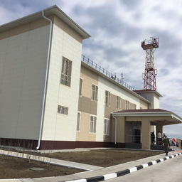 В поселке Октябрьский Камчатского края открыли новый административно-бытовой комплекс пограничной заставы. Фото пресс-службы регионального правительства