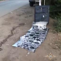 В Волгограде полиция задержала «туриста» с чемоданом черной икры. Кадр из оперативной съемки