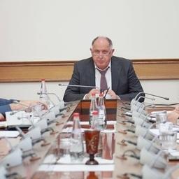 Совещание о спасении от маловодья Аракумских и Нижнетерских нерестово-выростных водоемов прошло в правительстве Республики Дагестан. Фото пресс-службы регионального правительства