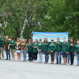 Студенты собрались на торжественное построение