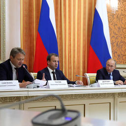 Министр сельского хозяйства Александр ТКАЧЕВ, вице-премьер Аркадий ДВОРКОВИЧ и глава государства Владимир ПУТИН на совещании по вопросам развития сельского хозяйства. Фото пресс-службы президента РФ