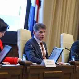 Заседание инвестиционного совета провел во Владивостоке губернатор Олег КОЖЕМЯКО. Фото пресс-службы краевой администрации